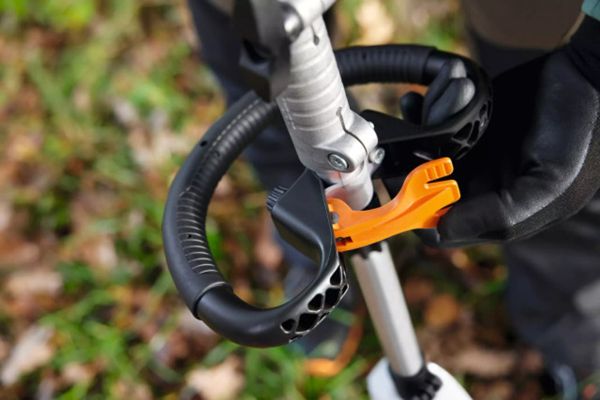 Акумуляторний комбідвигун STIHL KMA 120 R (FA080116820) Акумуляторний комбідвигун STIHL KMA 120 R (FA080116820)