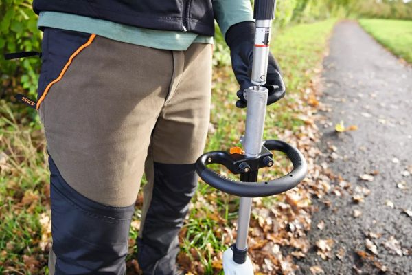 Акумуляторний комбідвигун STIHL KMA 120 R (FA080116820) Акумуляторний комбідвигун STIHL KMA 120 R (FA080116820)