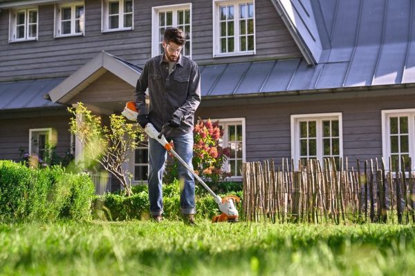 Триммер аккумуляторный STIHL FSA 50 SET (FA110115713) Триммер аккумуляторный STIHL FSA 50 SET (FA110115713)