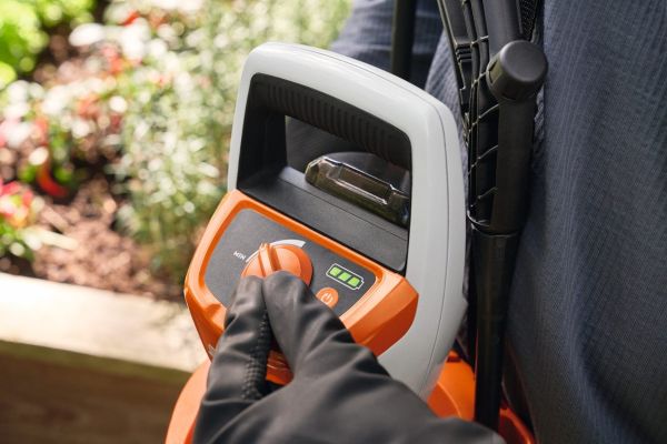 Аккумуляторный нагнетательный насос STIHL PKA 30 (SA090119104)